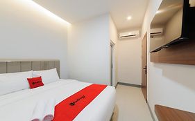 RedDoorz Plus Near Kebun Raya Bogor